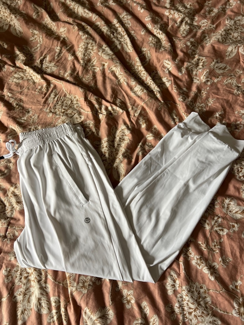 Women’s G-GRADUAL White Drawstring Athletic Joggers with Subtle Logo